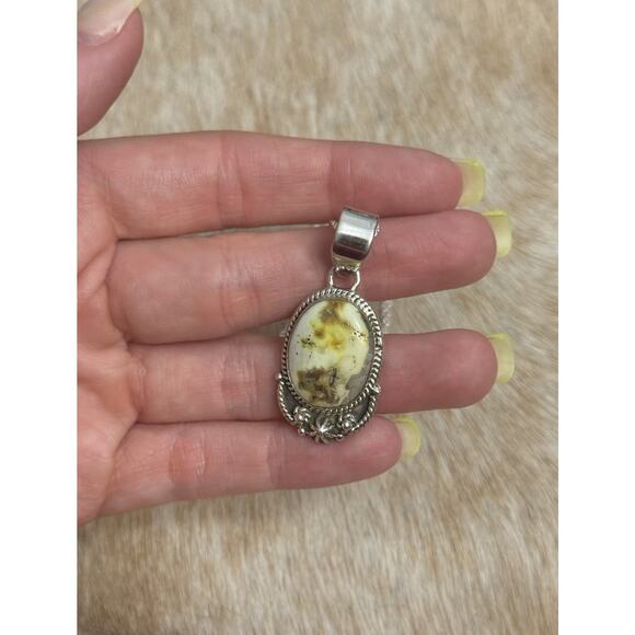 Large Native American Sterling Silver Palomino Turquoise Oval Pendant Necklace - Picture 3 of 11